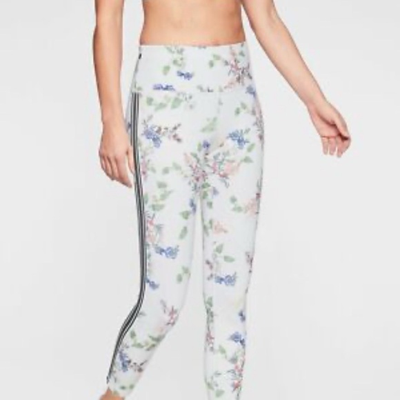 Athleta Pants - Athleta Floral Leggings 7/8 White Blue Print Workout Yoga Running Activewear M